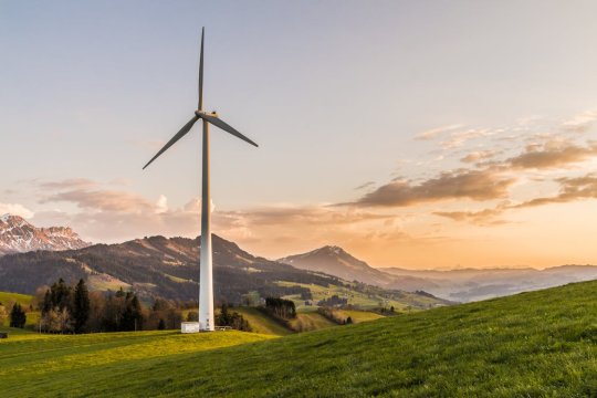 Kāds ir vēja enerģijas īpatsvars pasaulē elektroenerģijas ražošanā?